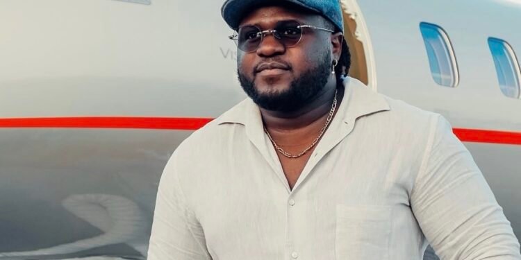 Empresário que presenteou-se com luxos milionários já esteve preso por burla