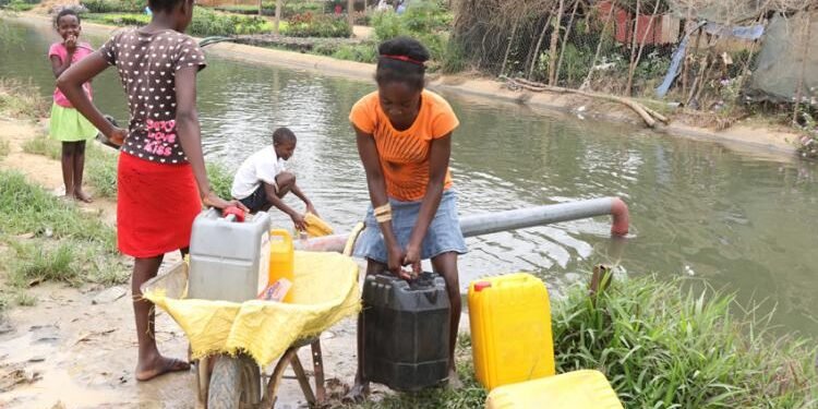 População em Benguela consome água suja dos poços