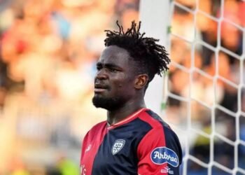 Zito Luvumbo contrai lesão na derrota do Cagliari