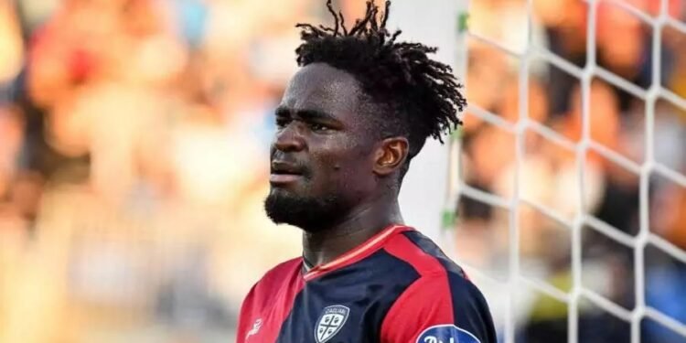 Zito Luvumbo contrai lesão na derrota do Cagliari