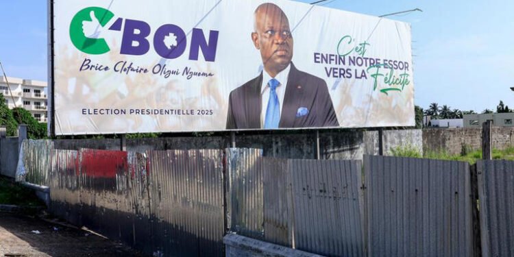 Líder do golpe militar é favorito nas presidenciais do Gabão