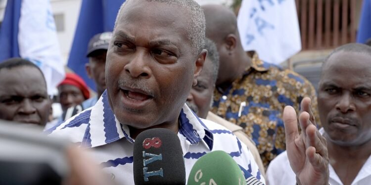 Militantes e simpatizantes da UNITA e PRA-JA travam luta de acusações nas redes sociais