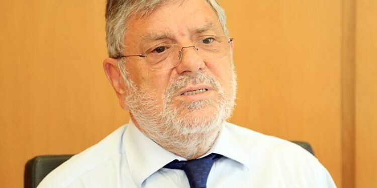 Fernando Teles arrasa governação do país: “Os políticos que tenham juízo”