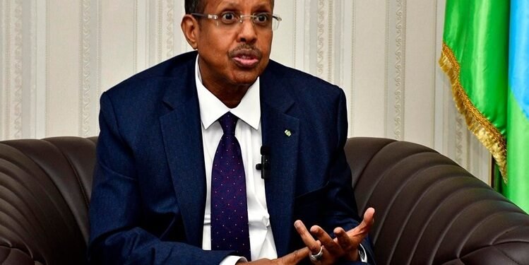 UA critica restrições de vistos e tarifas abusivas impostas pelos EUA