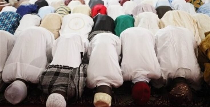 “Poder da oração” força devolução de bens roubados durante a onda de vandalismos