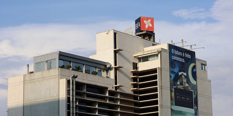 Oferta pública do BFA com custos de mais de três milhões de dólares em assessoria