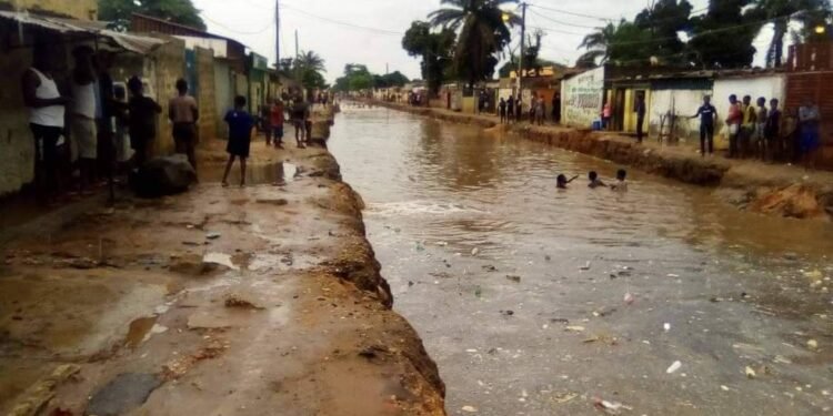 Moradores do Cazenga preocupados com a reabilitação da sétima avenida