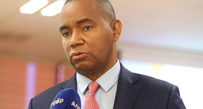 Empresas angolanas ficam com apenas 2% dos contratos petrolíferos