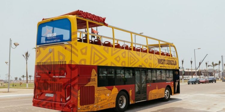 Luanda conta com primeiro autocarro turístico do país