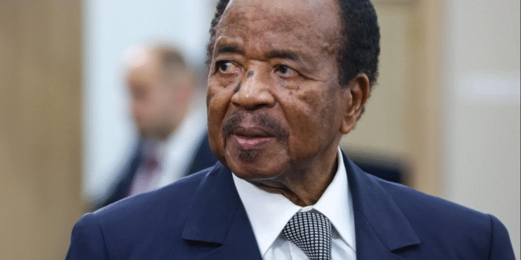 Paul Biya, de 92 anos, reeleito para um oitavo mandato presidencial