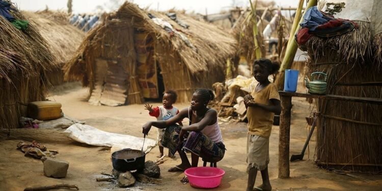 Combate à pobreza extrema em Angola avança a passo lento