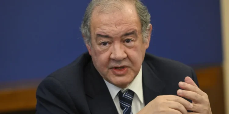 Há 11,6 milhões de angolanos que vivem em “miséria extrema”, afirma ex-ministro português