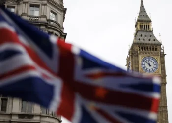 Inglaterra ameaça restringir vistos a angolanos se Luanda não aceitar deportações