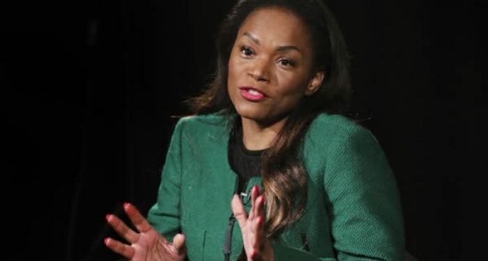 Tchizé questiona legitimidade de João Lourenço após condecorar o pai