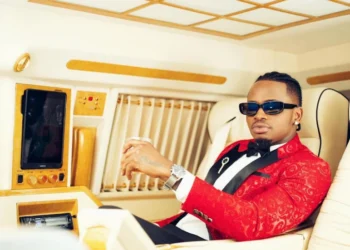 Músico tanzaniano Diamond Platnumz  foge para Mombasa devido aos protestos na Tanzânia