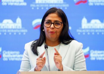  Venezuela: Nova presidente quer colaborar com Trump