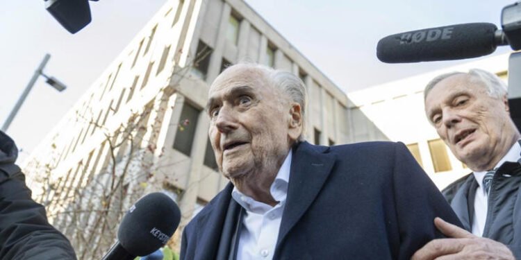 Blatter aconselha adeptos a evitar ir aos EUA no Mundial 2026