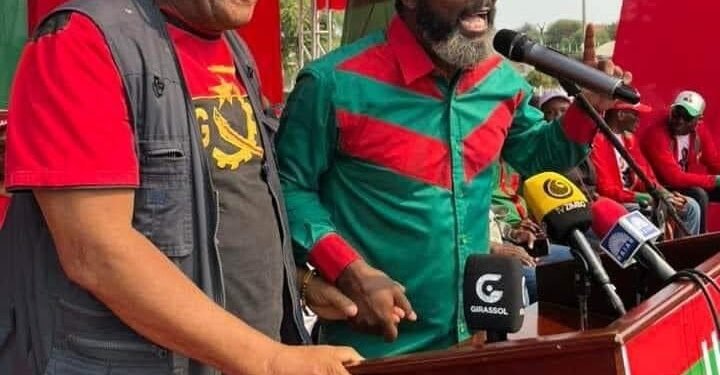 General Paka sob termo de identidade e residência