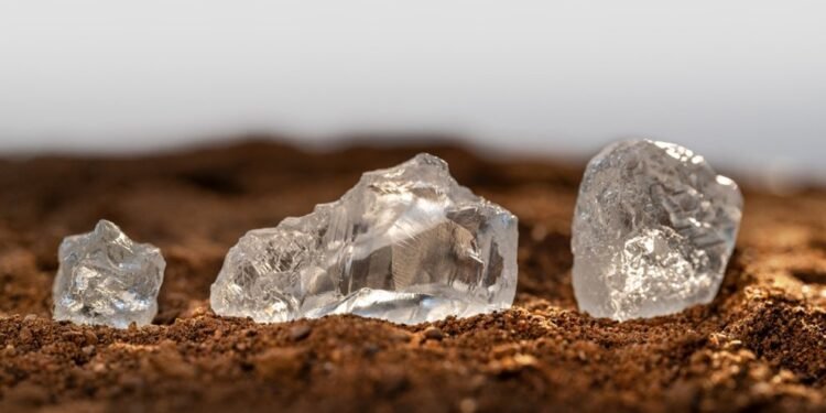 O diamante já não brilha tanto? A delicada venda da De Beers