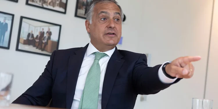 CEO do BPI admite vender participação no BFA