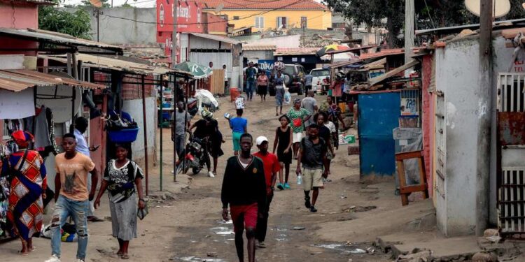 Angola entre os mais ricos de África mas a maioria da população continua na “desgraça”